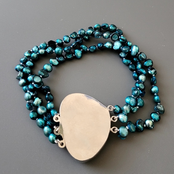 8.5" Teal Blue Sea Sediment Jasper gemstone Clasp, 3-strand Pearls bracelet - Picture 2 of 7